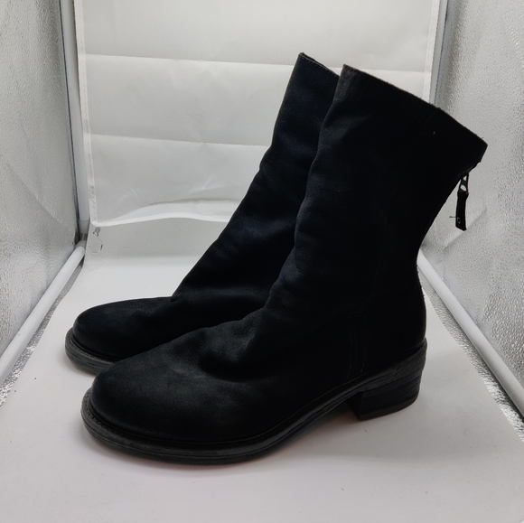 OTBT Shoes - ❄️ SALE - OTBT Fernweh Black Suede boots. Sz 9.5